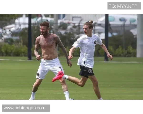 足球球星儿子现身赛场观战引热议 父子情深成焦点