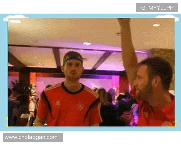 足球球星搞笑瞬间大揭秘：场上爆笑瞬间让你捧腹大笑